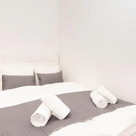 Mare With Free Parking