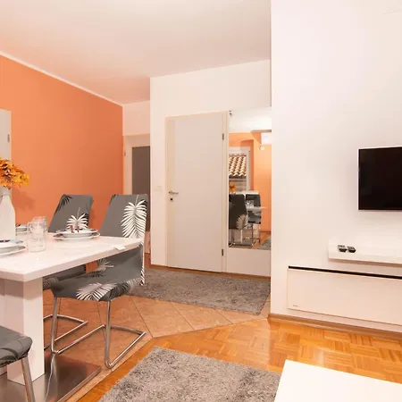 Mare With Free Parking