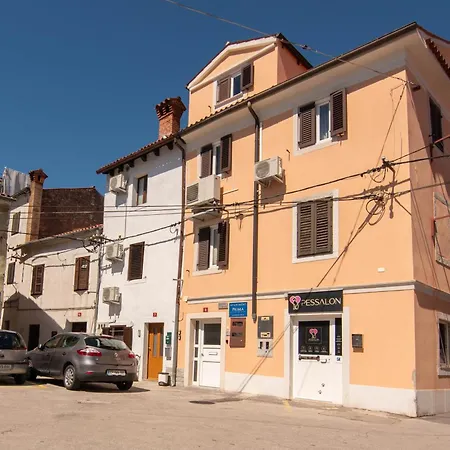 Mare With Free Parking Koper