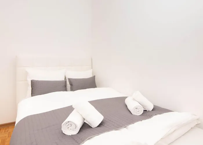 Mare With Free Parking