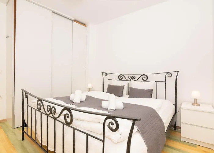 Mare With Free Parking 公寓 *