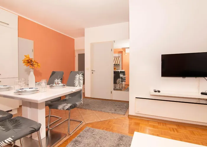 Mare With Free Parking